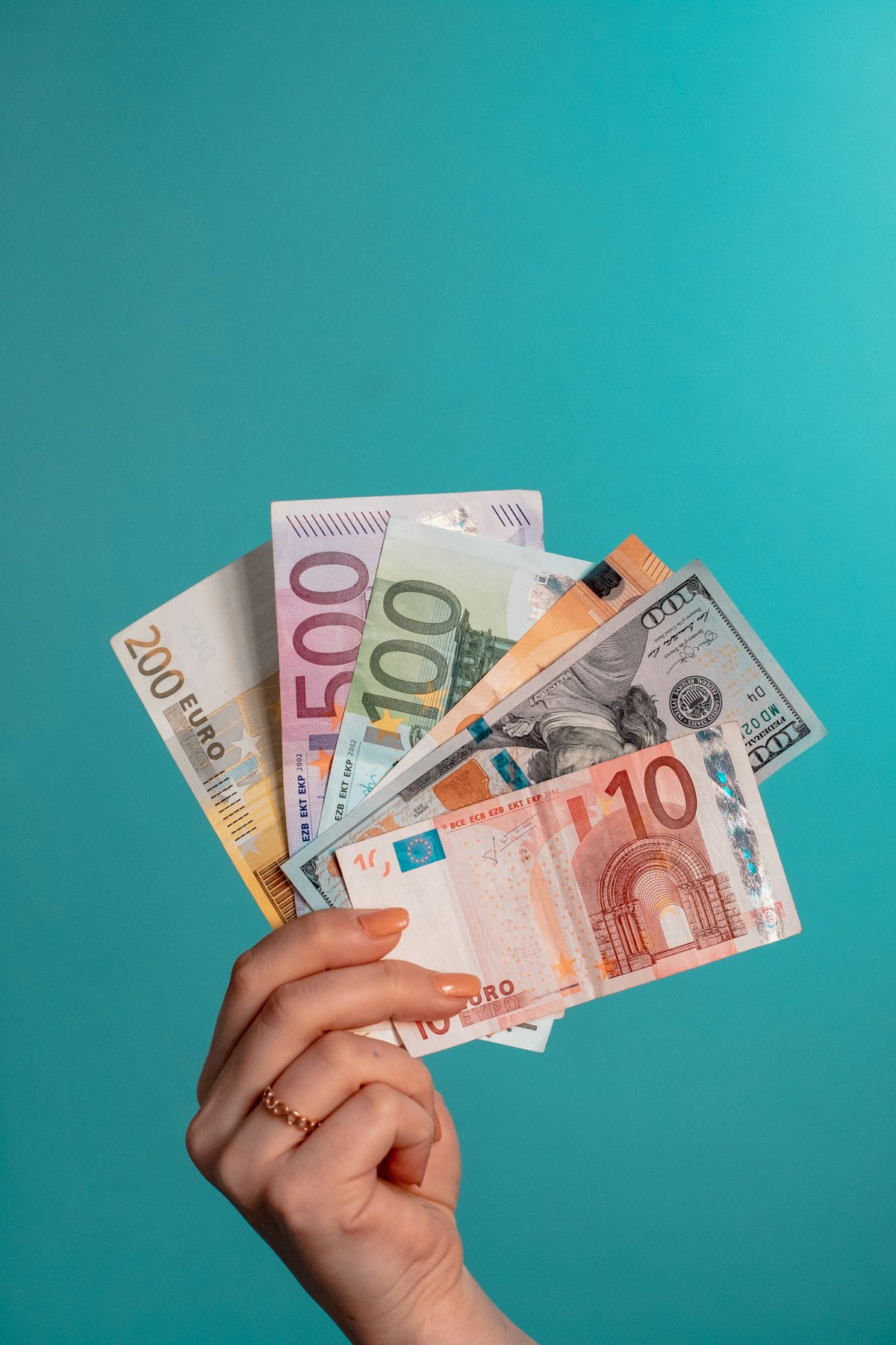 Currency held for contractor payment management